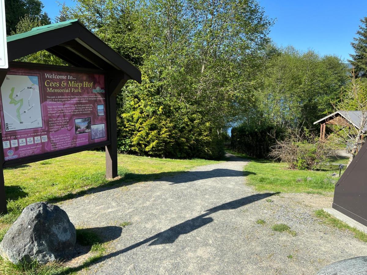 Sea And Cedar Retreat-A Home In A Tranquil Setting Cowichan Bay Exterior photo